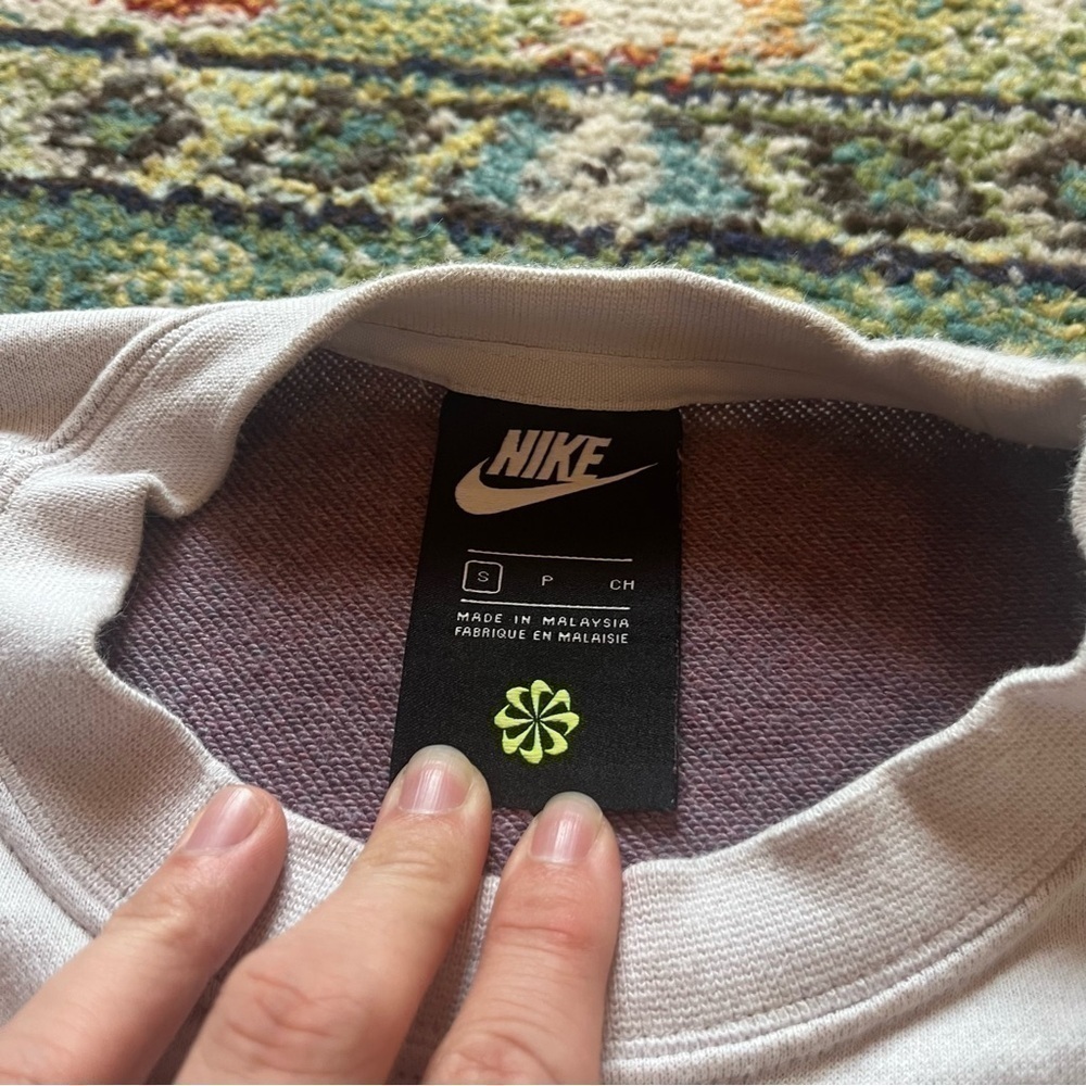 Nike Sportswear Women’s Small Light Beige Speckled Logo Crewneck Sweatshirt - Picture 9 of 9